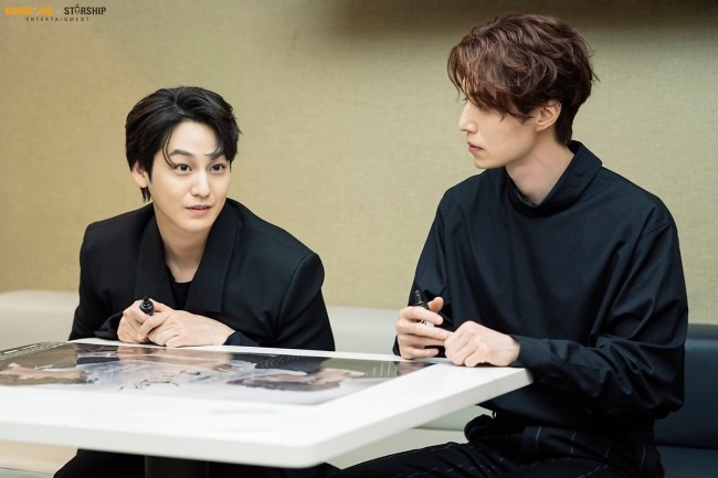 Lee Dong Wook & Kim Bum đẹp ma mị trong ảnh hậu trường 'Hồ Ly'
