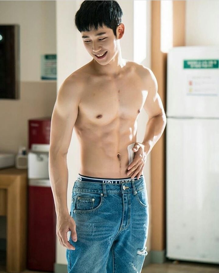 Park Seo Joon và loạt nam thần là hình mẫu thẩm mỹ của đàn ông Hàn