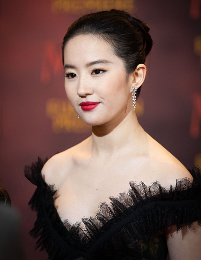 Triệu Lệ Dĩnh, Tống Thiến và các Nữ thần Kim Ưng sinh năm 1987