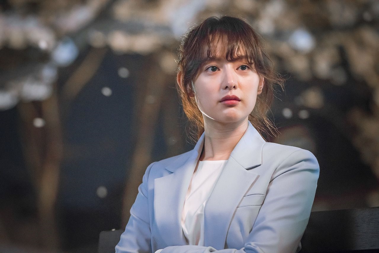 Yoo In Na, Kim Ji Won tỏa sáng sau khi thoát kiếp 'nữ phụ làm nền'