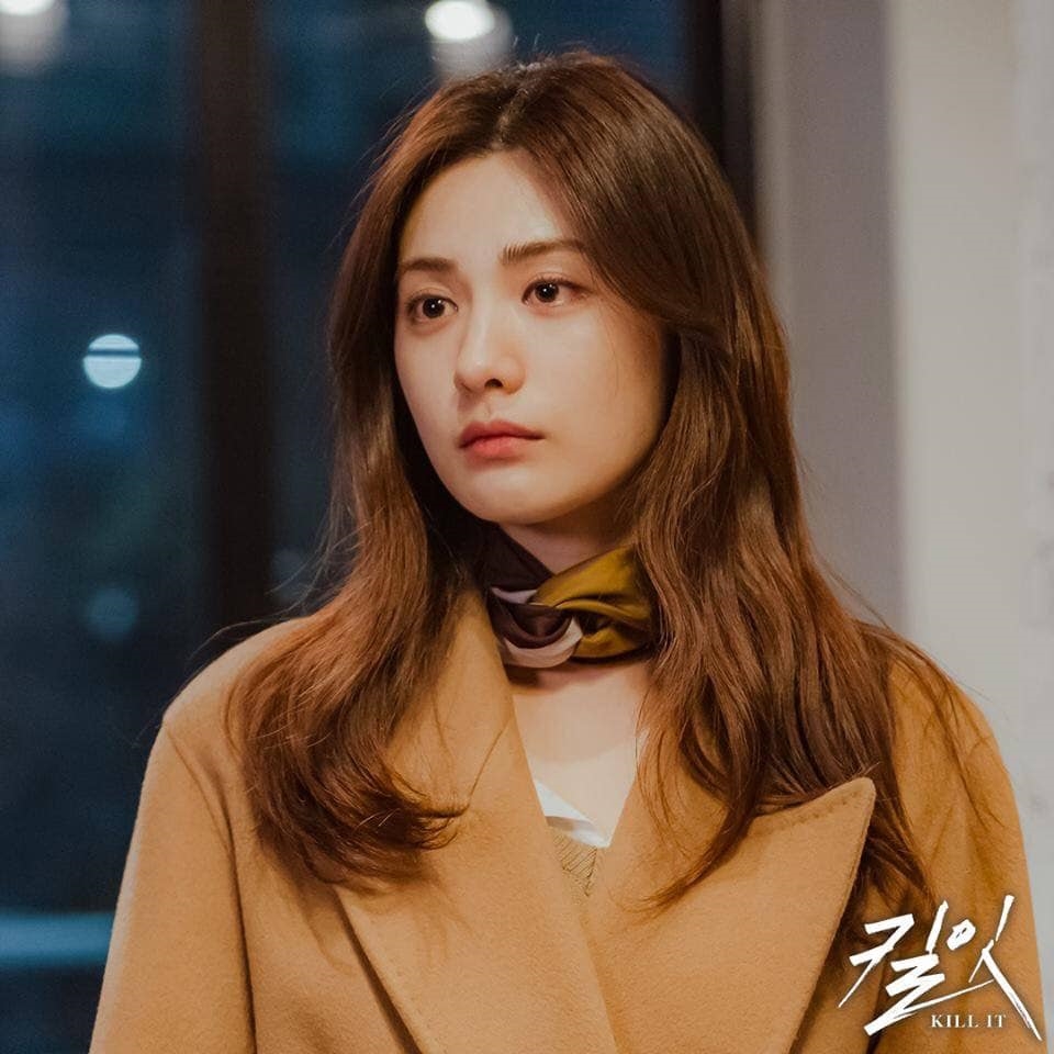 Yoo In Na, Kim Ji Won tỏa sáng sau khi thoát kiếp 'nữ phụ làm nền'