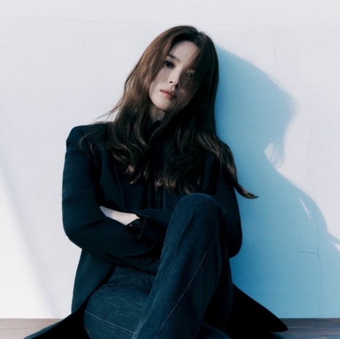 Song Hye Kyo - Jeon Ji Hyun bất ngờ 'đối đầu' ở mảng thời trang