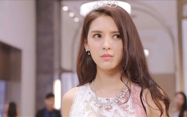 Triệu Lộ Tư, Cúc Tịnh Y... và tiểu hoa của dòng phim chiếu mạng Cbiz