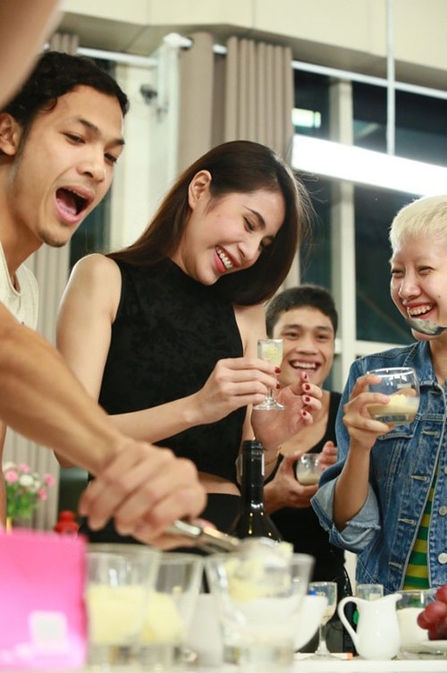 Thủy Tiên chia sẻ về kinh nghiệm sống trên truyền hình gây xúc động