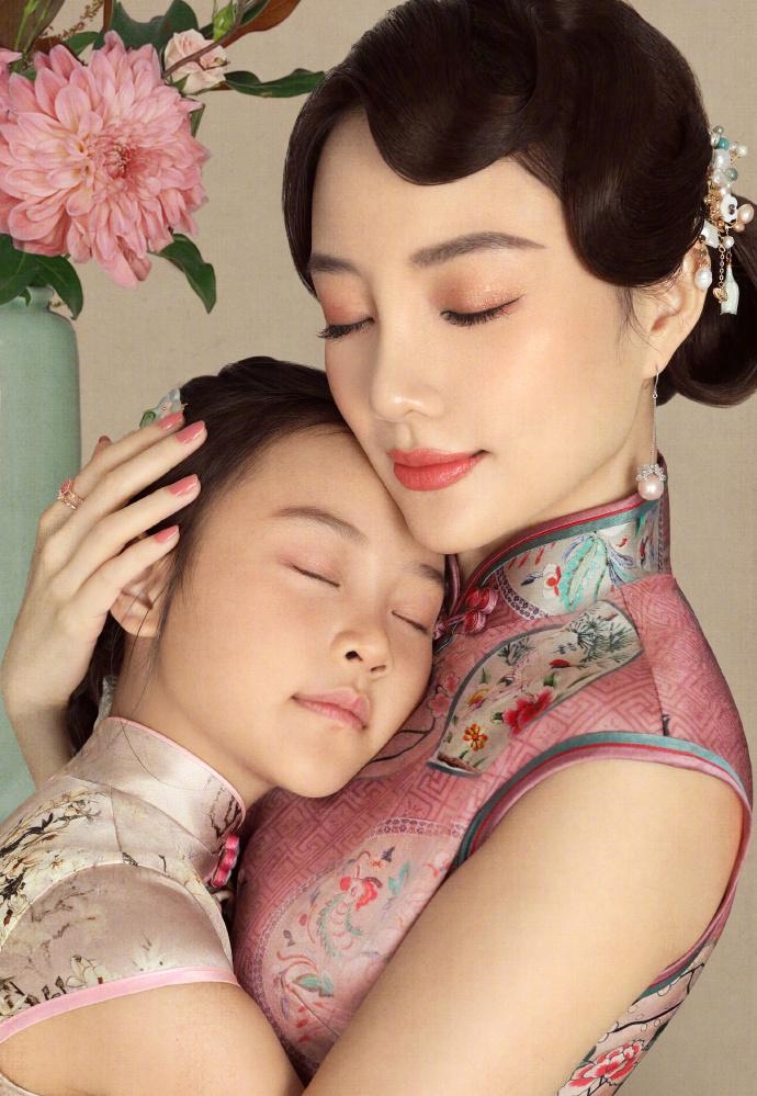 Giả Nãi Lượng khoe khoảnh khắc hiếm hoi bên con gái