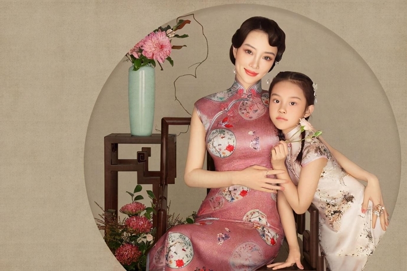 Giả Nãi Lượng khoe khoảnh khắc hiếm hoi bên con gái