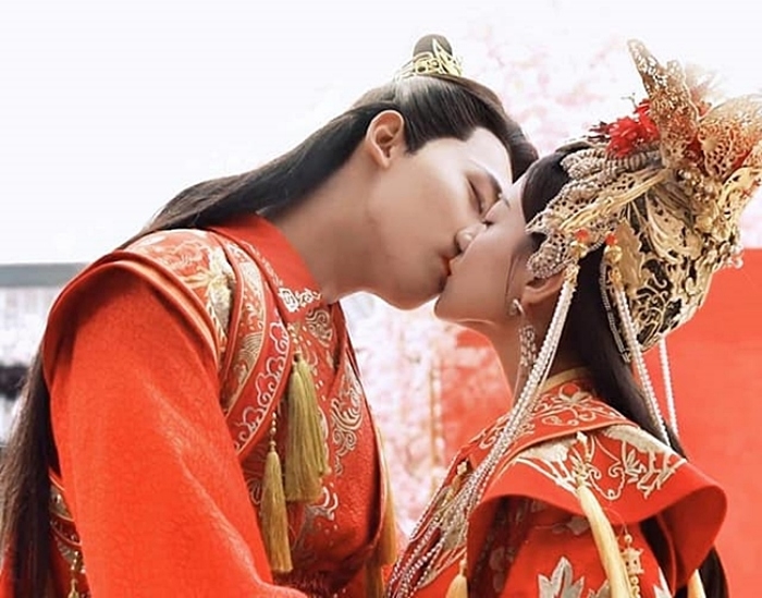 Tân Hoàn Châu Cách Cách và loạt phim có nhiều cảnh hôn đến 'bội thực'