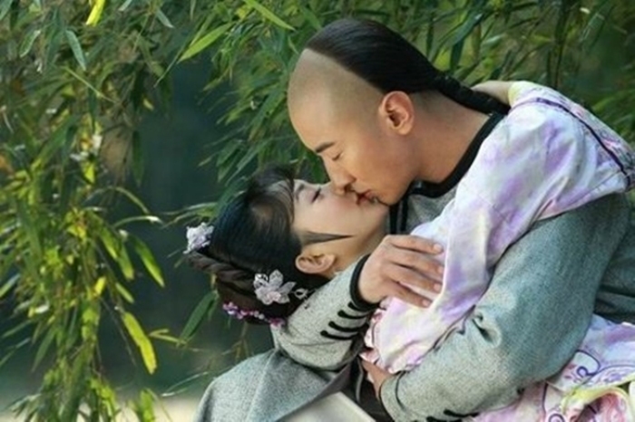 Tân Hoàn Châu Cách Cách và loạt phim có nhiều cảnh hôn đến 'bội thực'