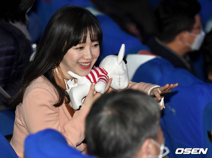 Goo Hye Sun xuất hiện rạng rỡ trước công chúng hậu ly hôn