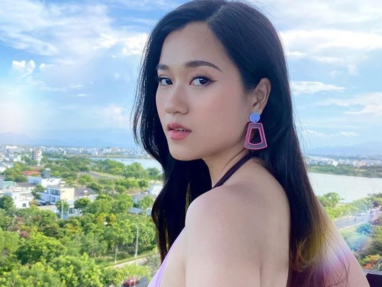 Lâm Vỹ Dạ bị 'đào mộ' loạt hành động kém duyên trên truyền hình