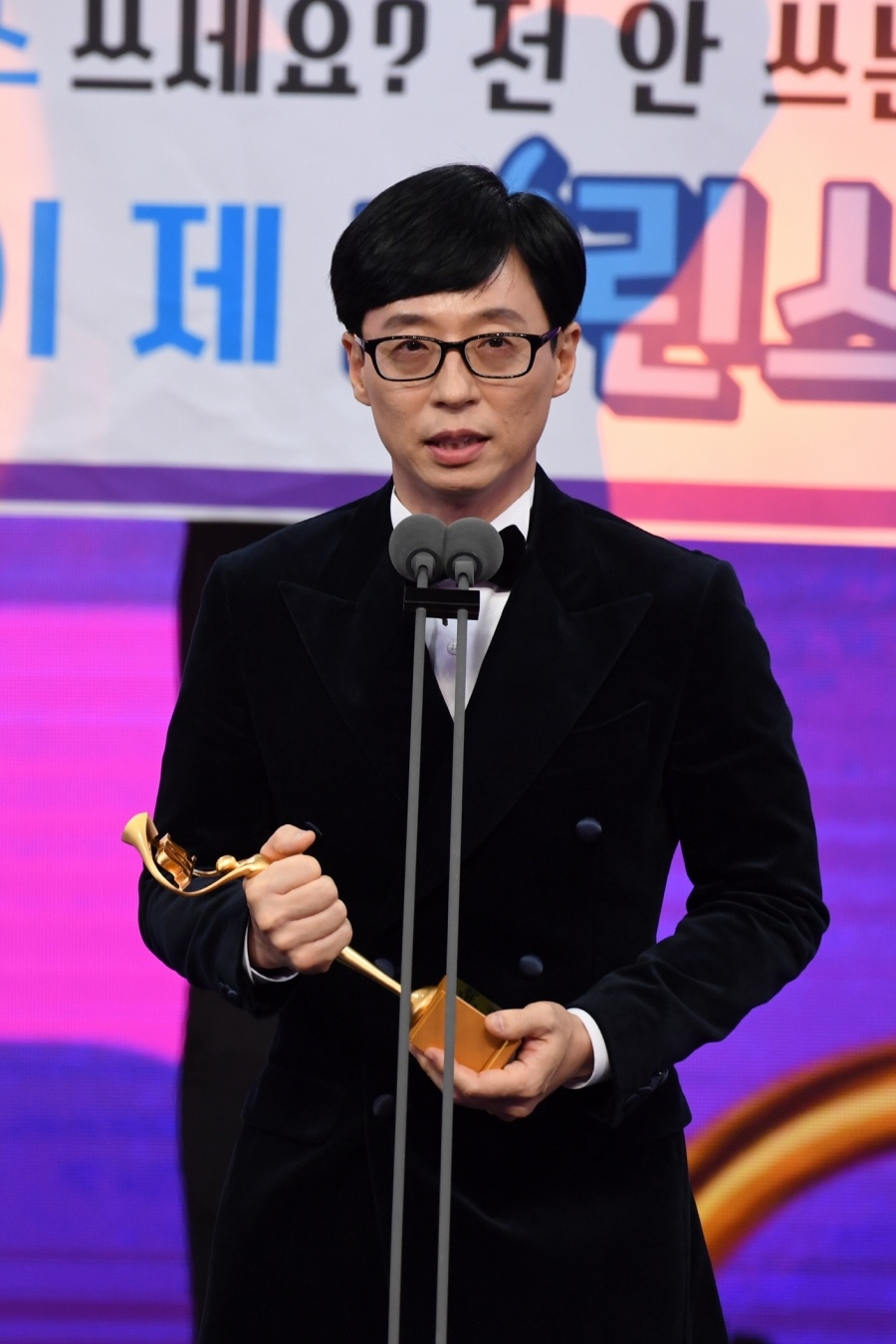 Yoo Jae Suk được khen nhân cách vàng giữa phốt thái độ của Irene