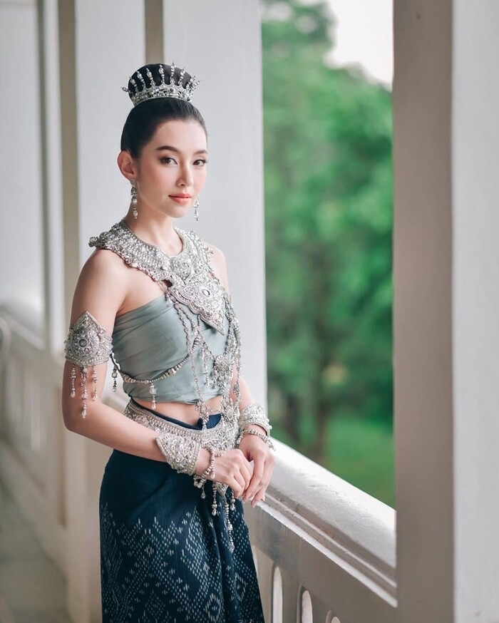 Bella Ranee luôn biến hóa, 'cân' được mọi loại vai từ hiền đến ác