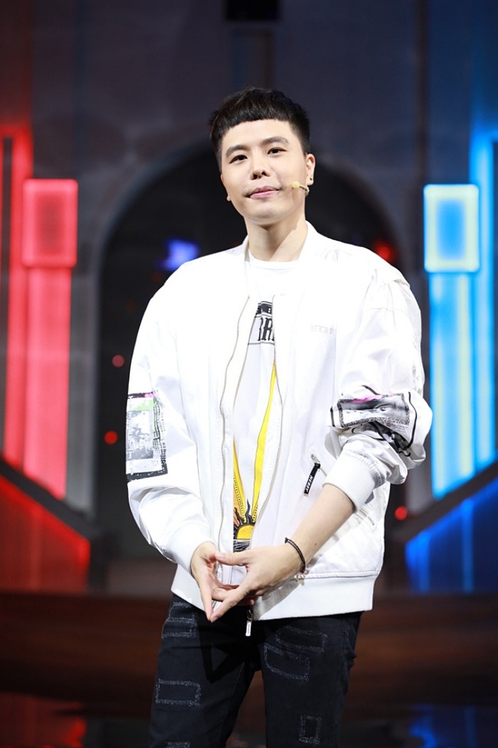 Hari Won bắt bẻ Trịnh Thăng Bình đụng chạm đến tình yêu của Trấn Thành