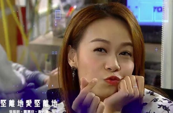 Phạm Băng Băng khoe ảnh đẹp từ nhỏ, Trần Khôn livestream bán hàng