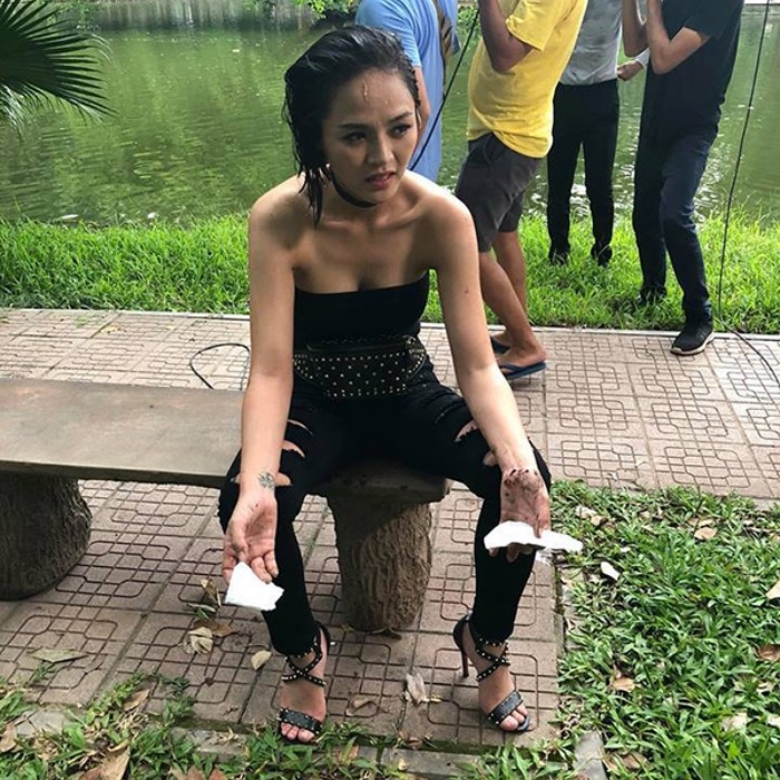 Quỳnh Nga, Thu Quỳnh và sao nữ Việt vất vả đóng cảnh bóp cổ