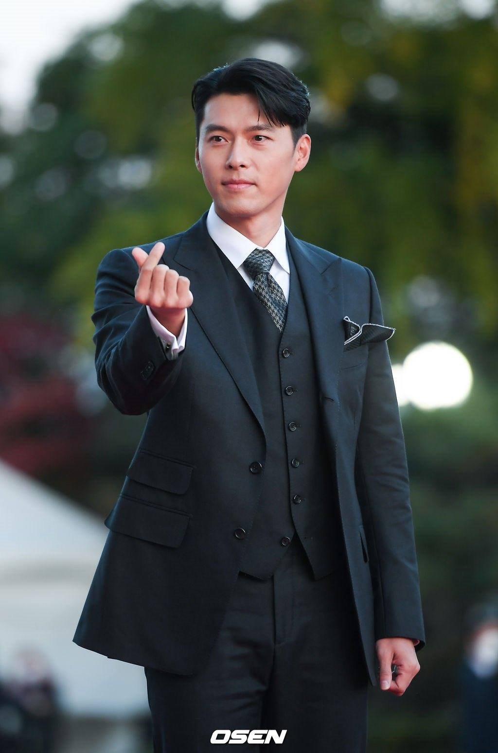Hyun Bin, Kang Ha Neul, Kim Hee Ae đổ bộ thảm đỏ sự kiện khủng