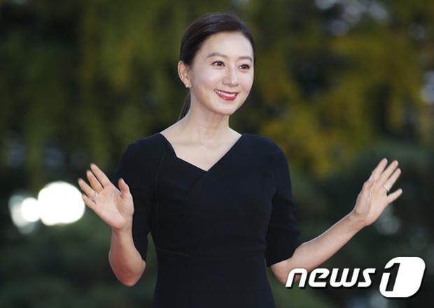 Hyun Bin, Kang Ha Neul, Kim Hee Ae đổ bộ thảm đỏ sự kiện khủng