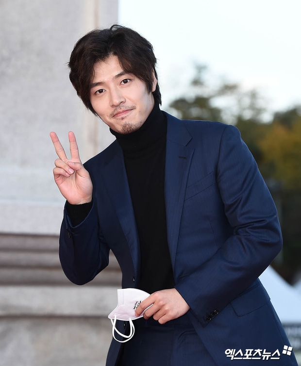 Hyun Bin, Kang Ha Neul, Kim Hee Ae đổ bộ thảm đỏ sự kiện khủng