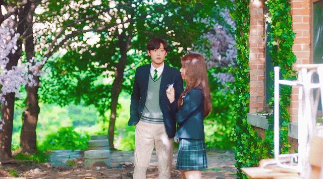 Lee Do Hyun - Kim Ha Neul làm fan bất ngờ với nụ hôn trong phim