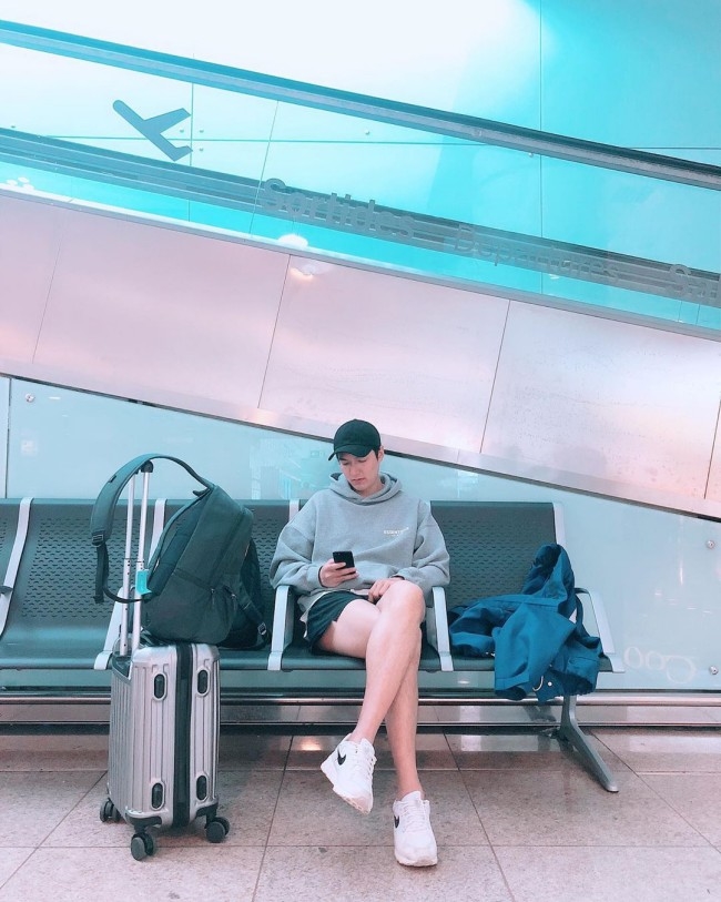 Lee Min Ho mặc quần đùi, đi dép lào khiến fan thích thú