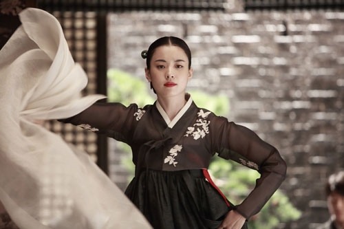 Suzy, IU và dàn mỹ nhân Kbiz được bình chọn mặc hanbok đẹp nhất