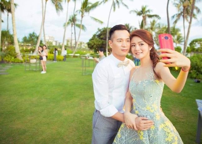 An Dĩ Hiên vượt cạn bình an, khoe ảnh chồng và 2 thành viên nhí