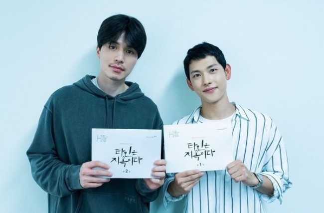 Lee Dong Wook gửi quà ủng hộ phim mới của Im Si Wan