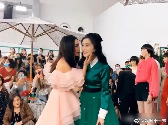 Ôn Bích Hà lấn lướt Phạm Băng Băng vì nhan sắc không tuổi