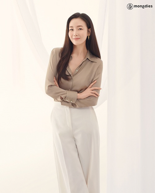 Choi Ji Woo lộ diện hậu sinh con đầu lòng, khoe nhan sắc không tuổi