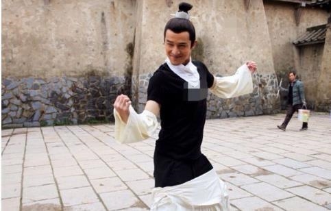 Dương Mịch, Triệu Lệ Dĩnh và dàn sao Cbiz lúc rảnh rỗi ở phim trường