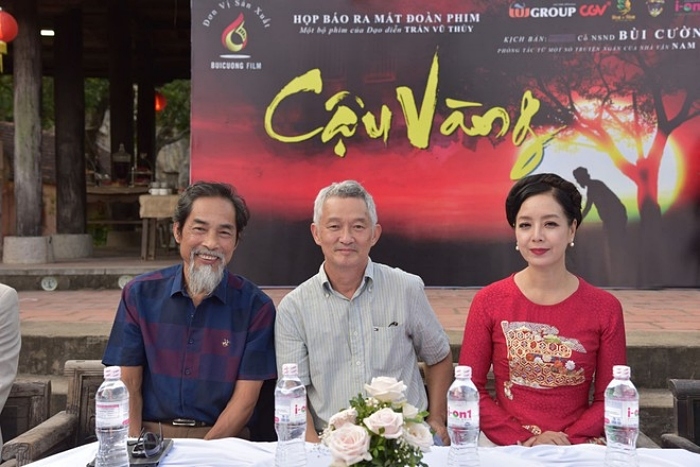Cậu Vàng gặp biến, ê-kíp chê cộng đồng mạng Việt là dân trí thấp