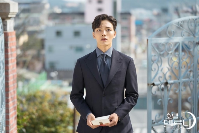Kim So Hyun và loạt sao Hàn mãi chẳng chịu yêu ai khiến fan sốt ruột