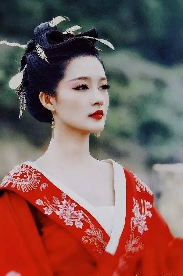 Nhiệt Ba, Cúc Tịnh Y và dàn mỹ nhân cổ trang 9X của showbiz Hoa Ngữ