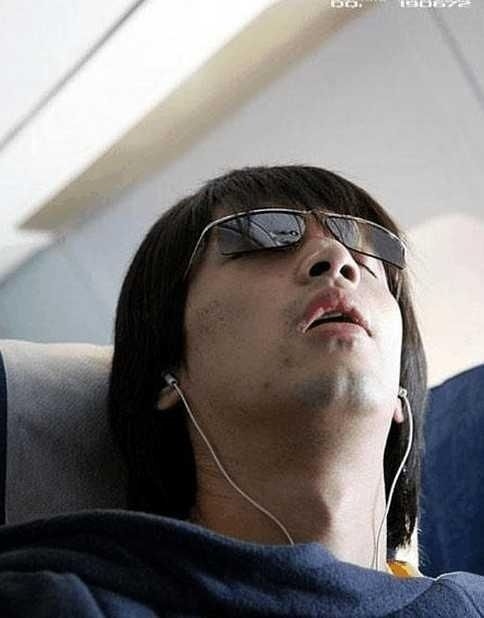 Triệu Lệ Dĩnh và dàn sao Cbiz trót ngủ quên khi lũ bạn còn thức