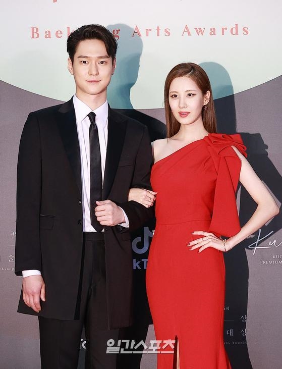 Go Kyung Pyo - Seohyun chụp ảnh cưới cực tình tứ khiến fan 'phát sốt'