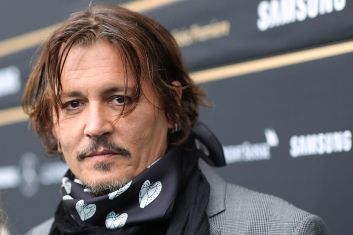 Johnny Depp buộc phải chia tay loạt phim Fantastic Beasts