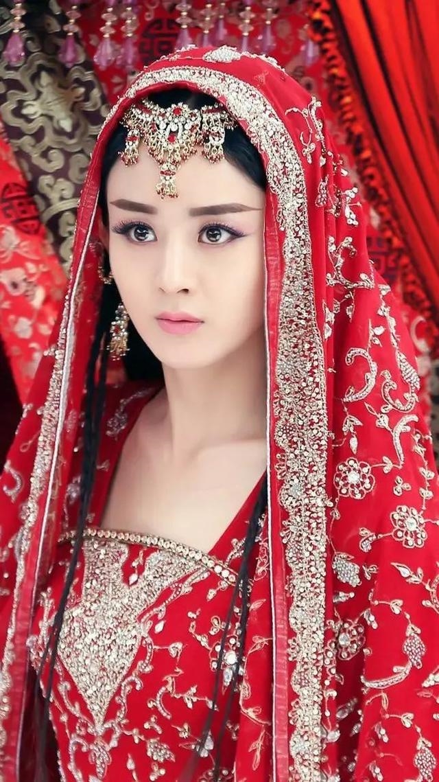 Triệu Lệ Dĩnh và dàn mỹ nhân Cbiz trong trang phục dị vực