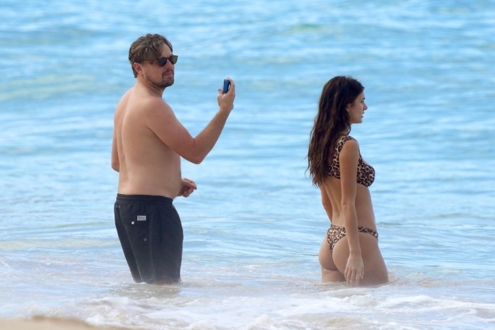 Leonardo DiCaprio khoe dáng “phì nhiêu' ngoài bãi biển