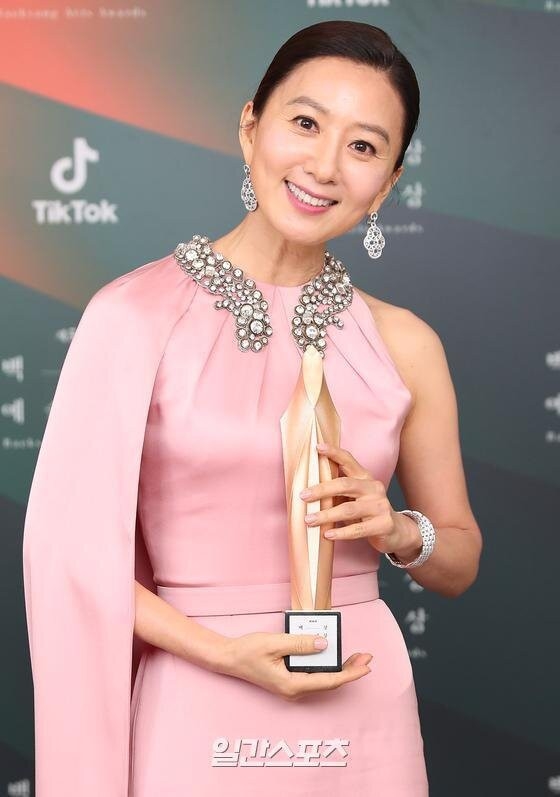 Kim Hee Ae và những diễn viên truyền hình Hàn Quốc xuất sắc nhất 2020