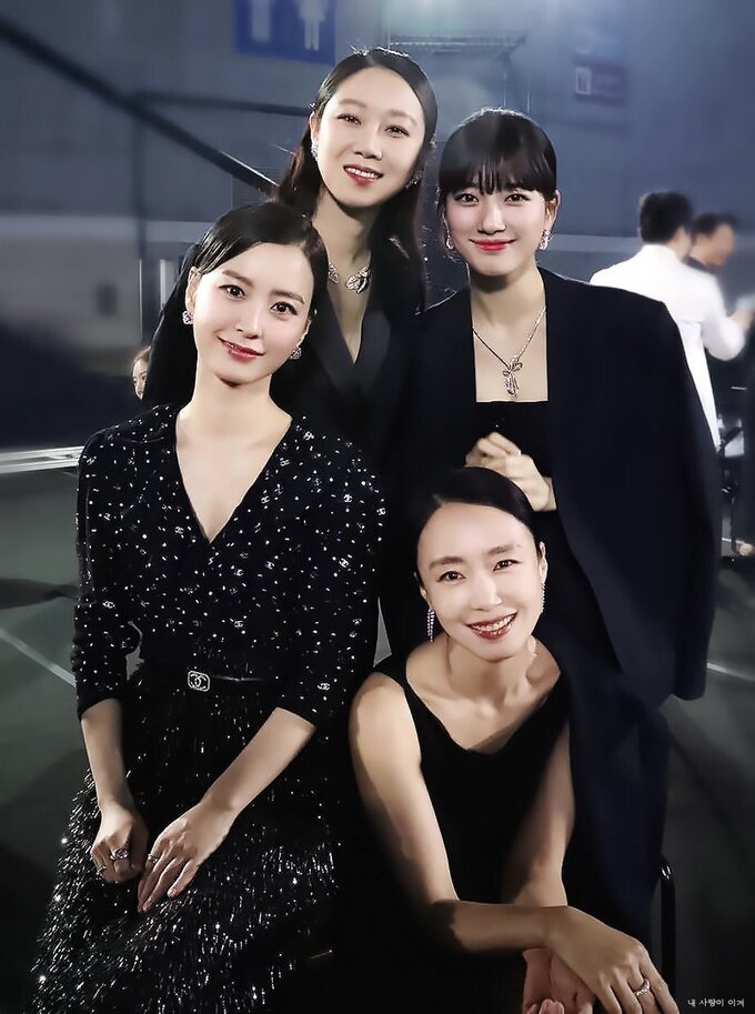 Suzy, Yoona và những khoảnh khắc idol Hàn đọ sắc dàn diễn viên