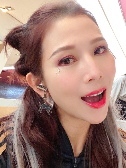 Tăng Vỹ Quyền của TVB mất vì bệnh, Lưu Diệc Phi lộ diện hậu cách ly