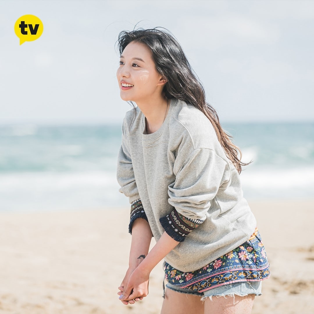 Kang Sora mang thai sau 3 tháng kết hôn, Kim Ji Won tung ảnh phim mới