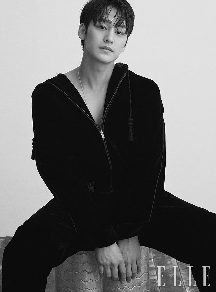 Kang Sora mang thai sau 3 tháng kết hôn, Kim Ji Won tung ảnh phim mới