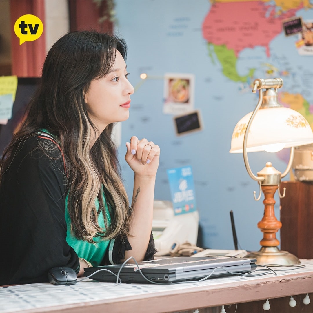 Kang Sora mang thai sau 3 tháng kết hôn, Kim Ji Won tung ảnh phim mới