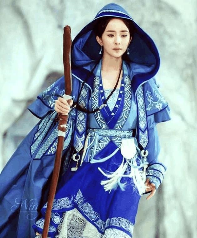 Triệu Lệ Dĩnh và dàn mỹ nhân Hoa ngữ trong trang phục màu xanh