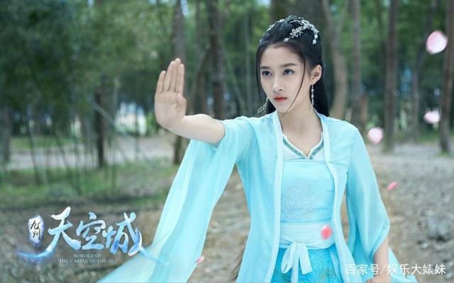 Triệu Lệ Dĩnh và dàn mỹ nhân Hoa ngữ trong trang phục màu xanh