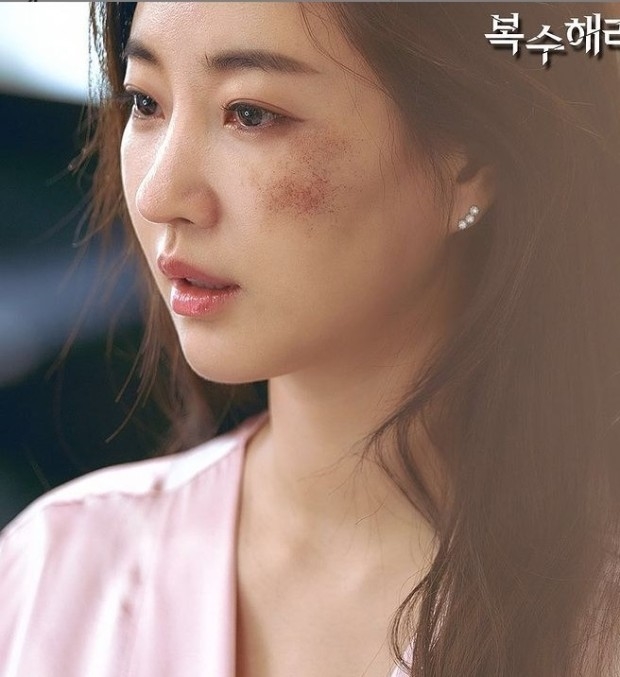 Kim Sa Rang tái xuất xinh đẹp trong họp báo phim mới sau 5 năm