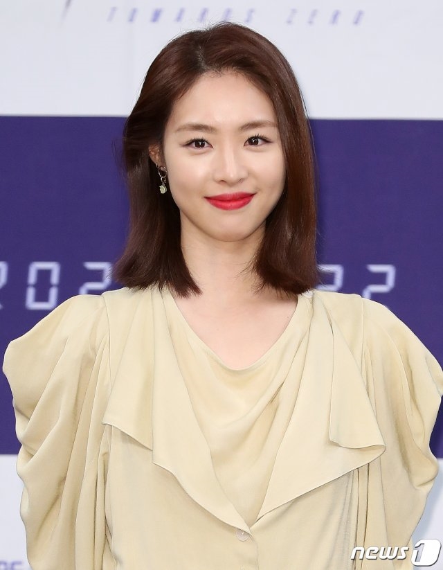 Suzy, Kim Tae Hee cùng dàn sao Hàn phản ứng khi bị chê diễn dở