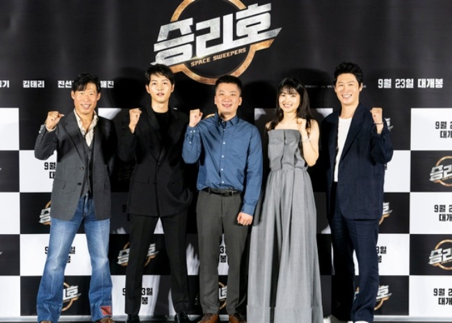 Song Joong Ki bị chê thua xa Song Hye Kyo vì movie không thể ra rạp 