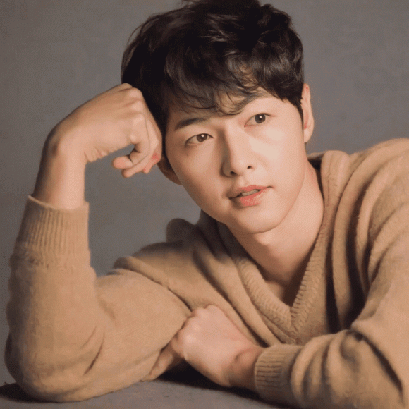 Song Hye Kyo đẹp dịu dàng trong tuyết trắng, Lee Jong Suk đóng movie?